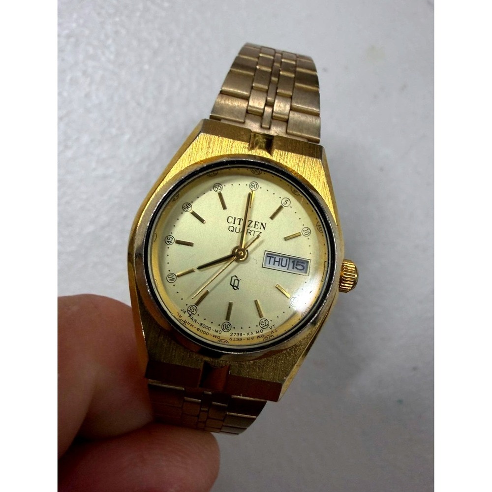 Vintage Citizen Quartz Gold Tone Day Date Watch 6000-075471 M Champagne Dial